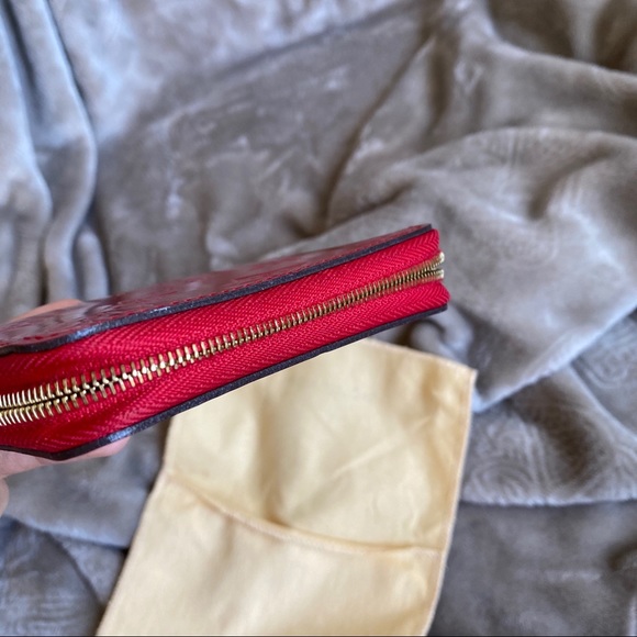 SOLD Louis Vuitton coin purse in vernis - Picture 9 of 13